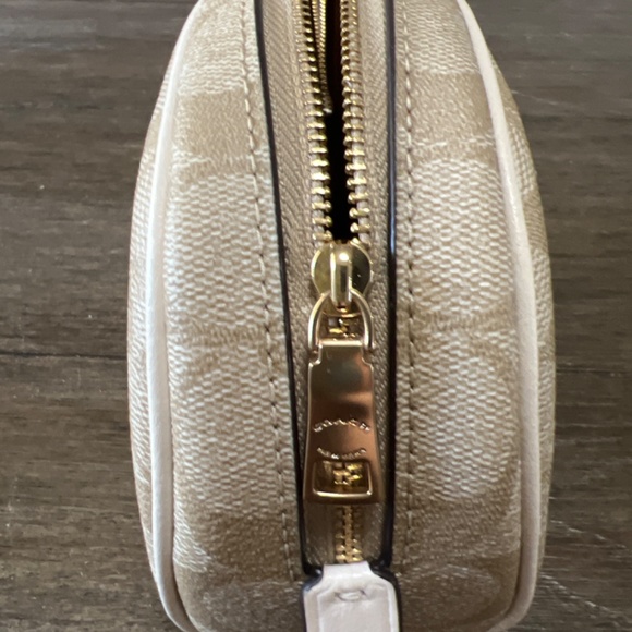Small Coach signature tan zip bag - Picture 4 of 4